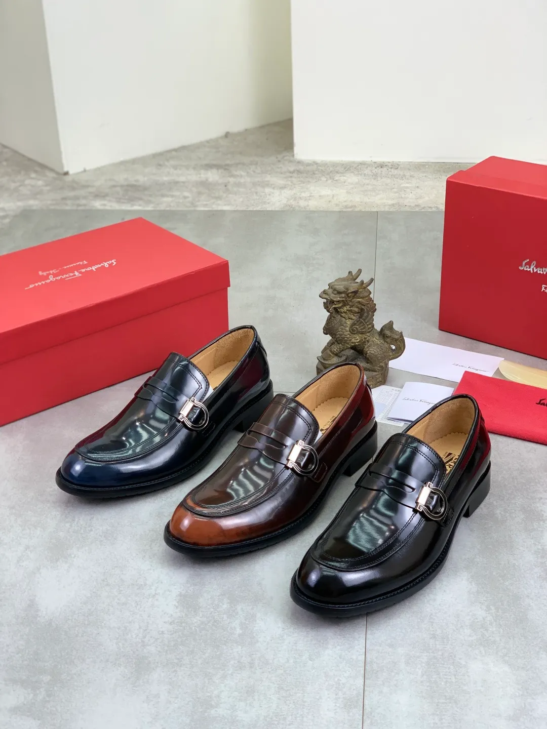 Men's Men's Shoes 💰P562💰[New Style] Water-dyed Niuli 🆘[Salvatore Ferragamo] Ferragamo's latest casual business leather shoes for men! Listed simultaneously! The fabric is made of specially imported original open-edge beaded calfskin, and the interior is made of imported water-dyed cowhide. It is absolutely luxurious and leads the fashion trend. Matching code: 38-44 (45 and 46 can be customized) Black, brown and burgundy colors available